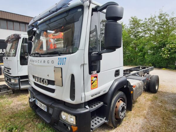 Autocarro Iveco Eurocargo 120e22 euro 6 balestrato usato in vendita